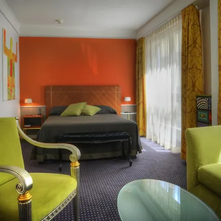 Hotel The New Midi 4*